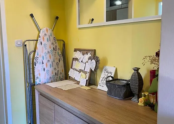 Many Διαμέρισμα *